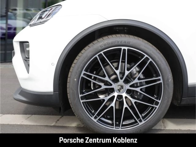 Porsche Macan -