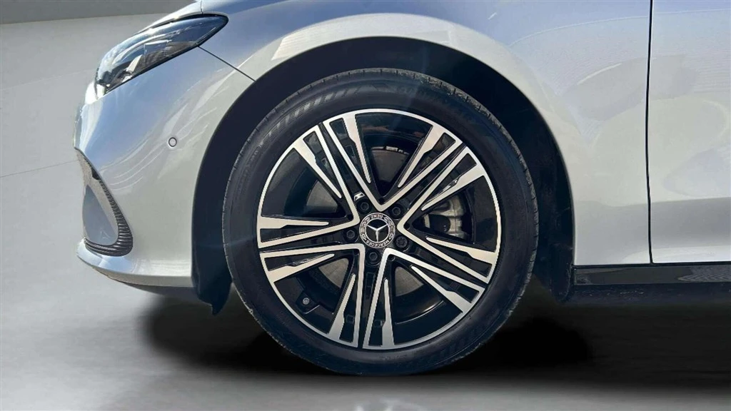 Mercedes-Benz-CLA-image-8