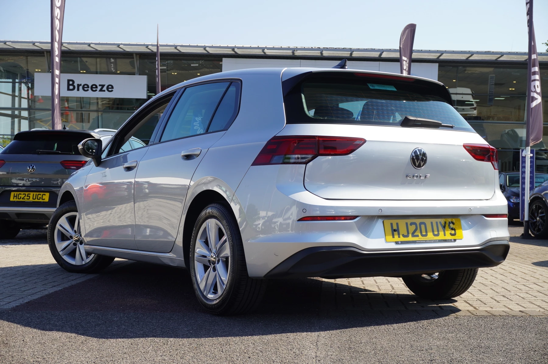 Volkswagen-Golf-image-2