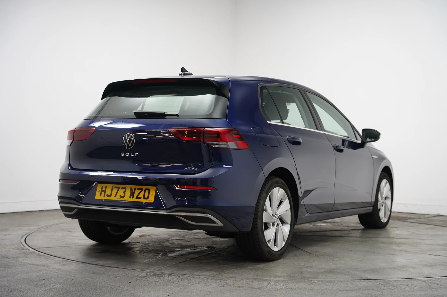 Volkswagen-Golf-image-15