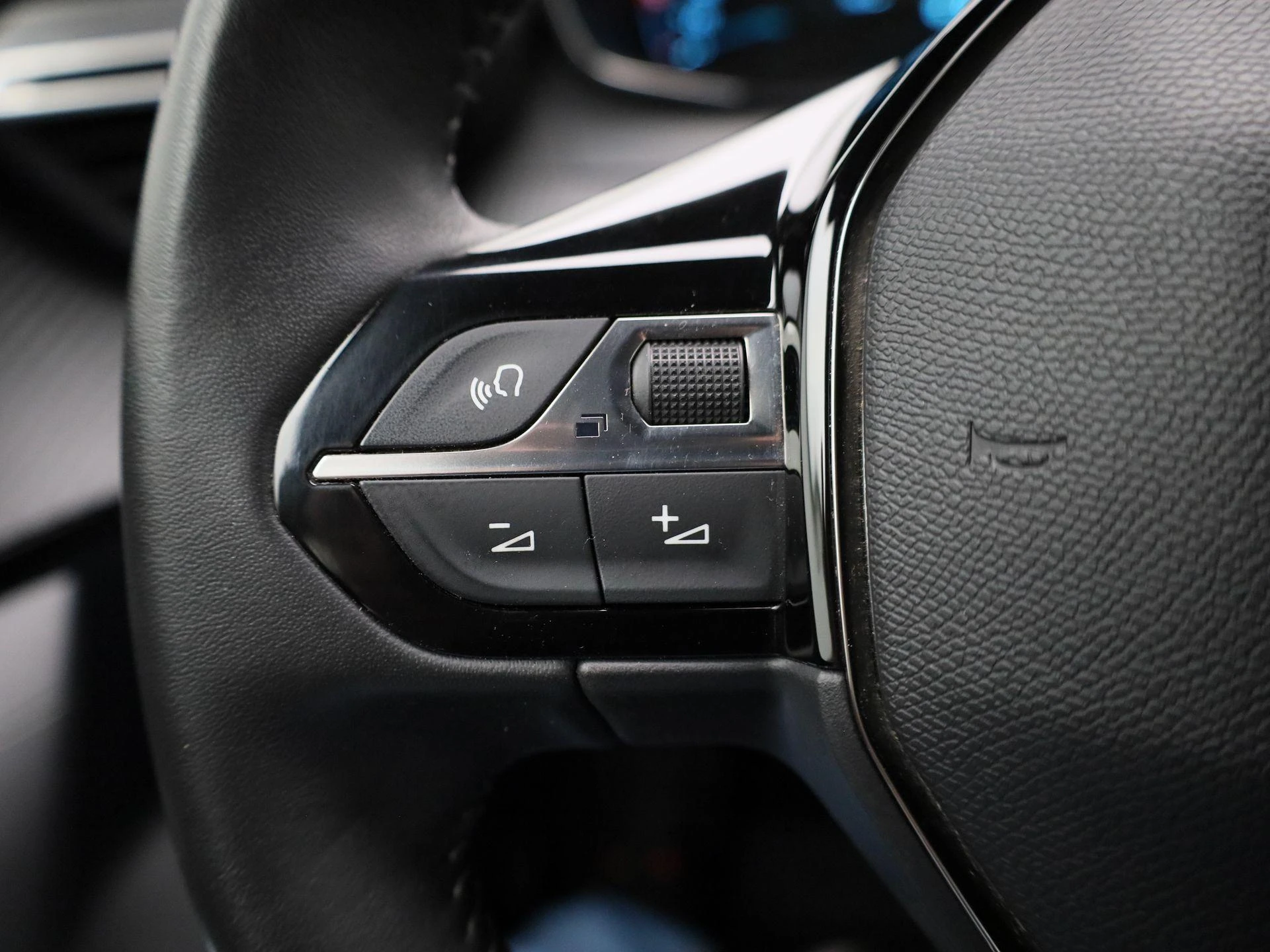 Peugeot e-2008 - 21