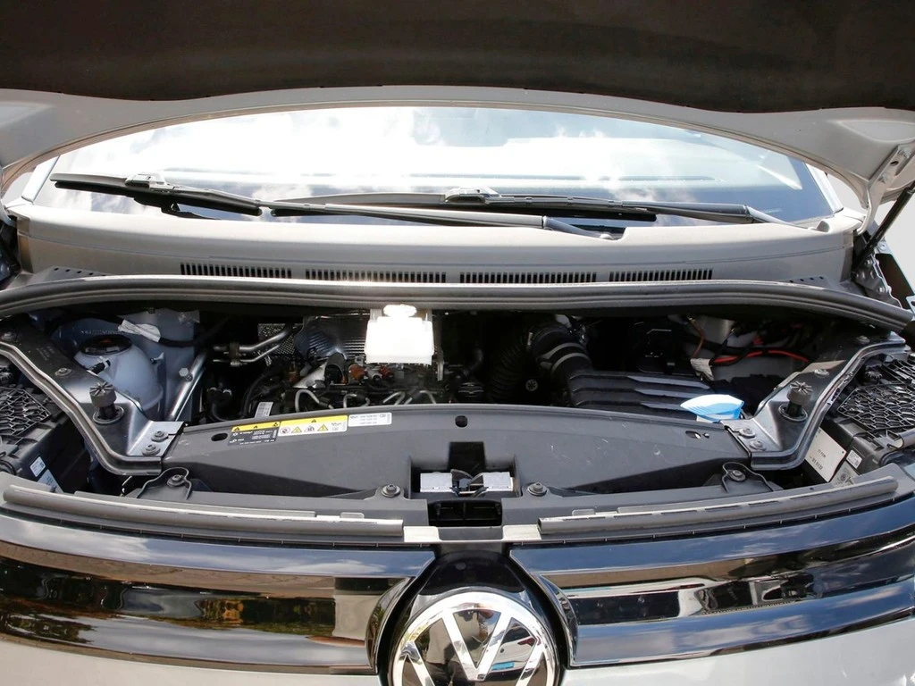 Volkswagen-Multivan-image-6