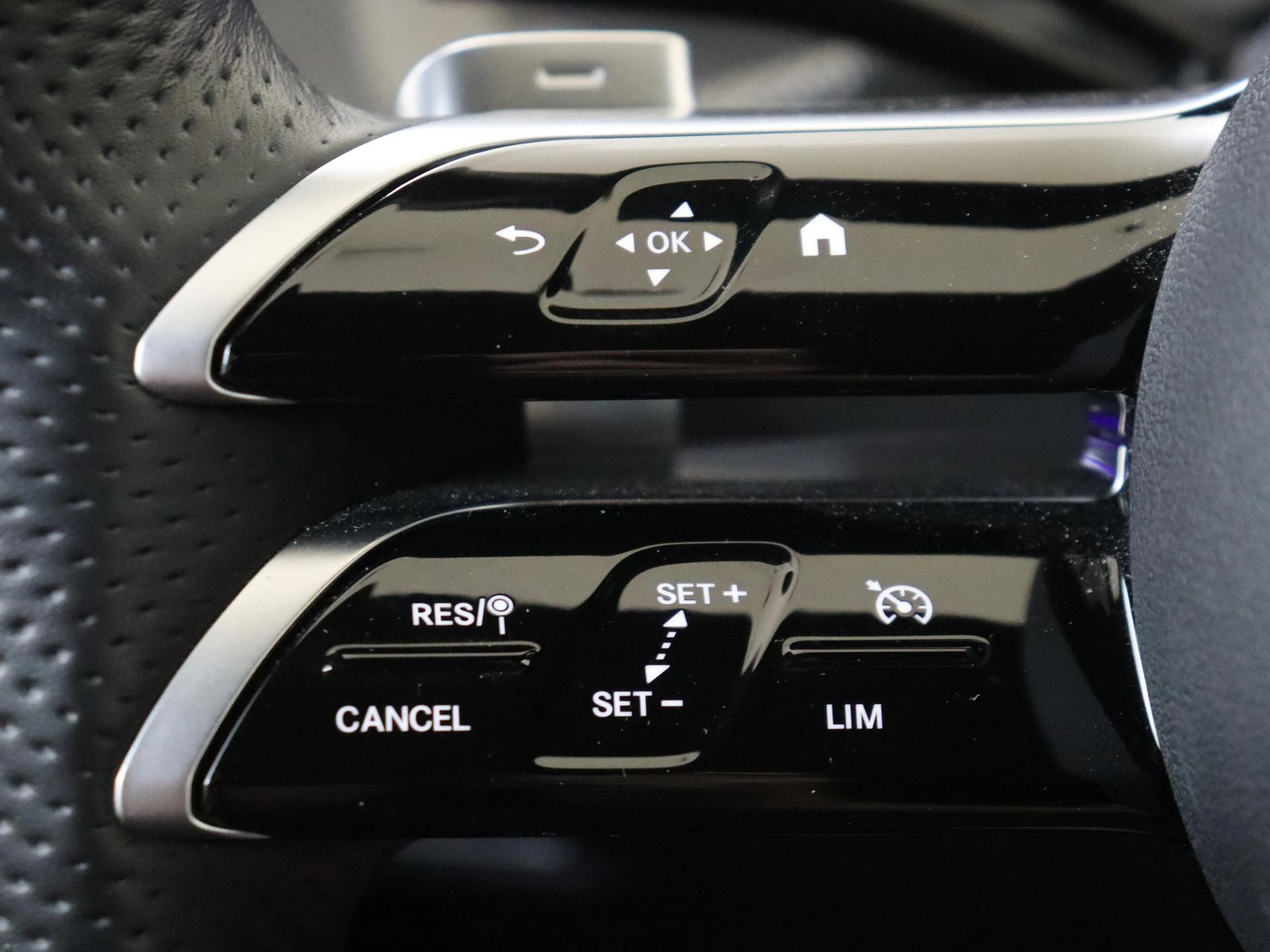 Mercedes-Benz-C-Klasse-image-12