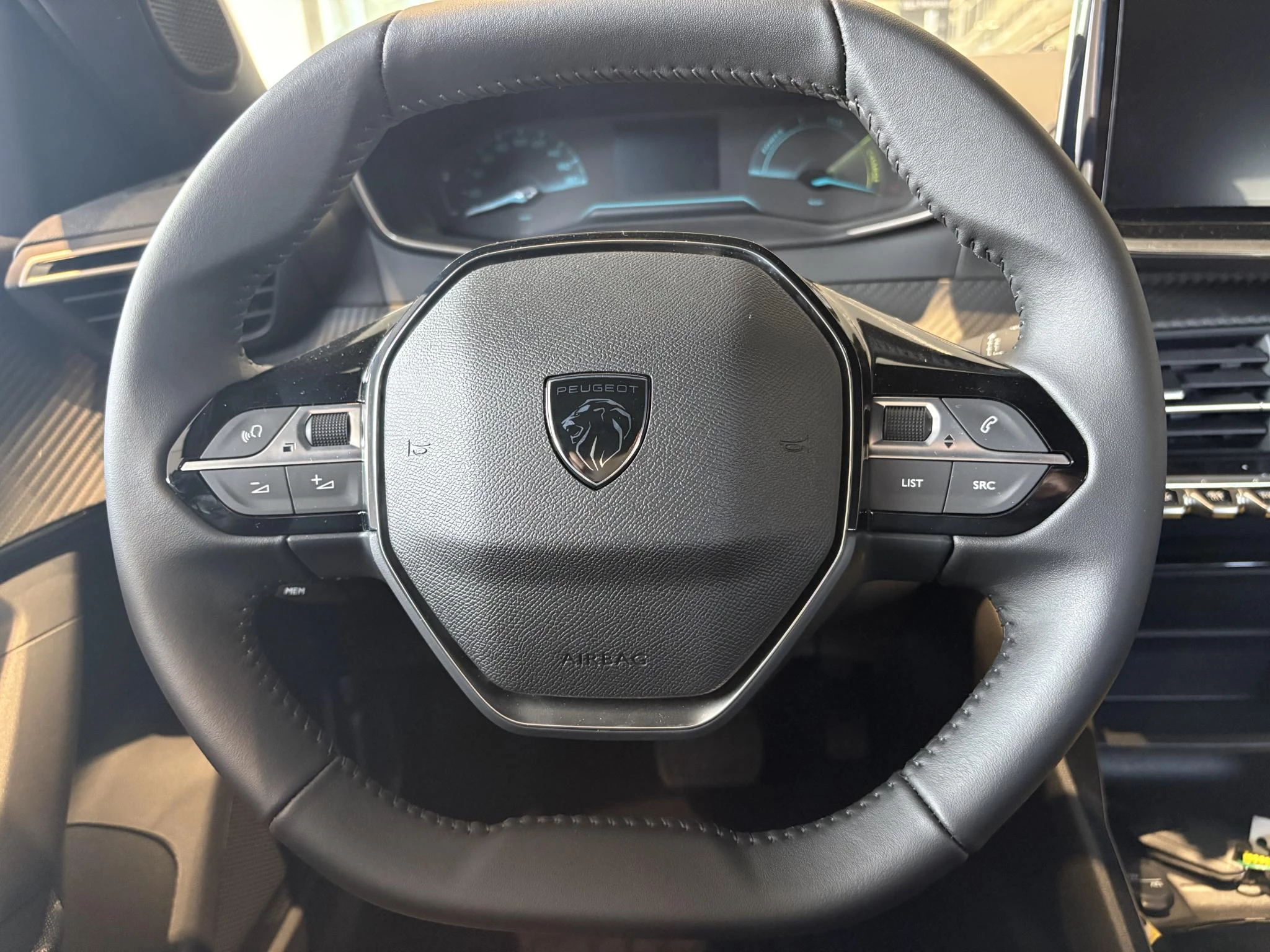 Peugeot-e-2008-image-10