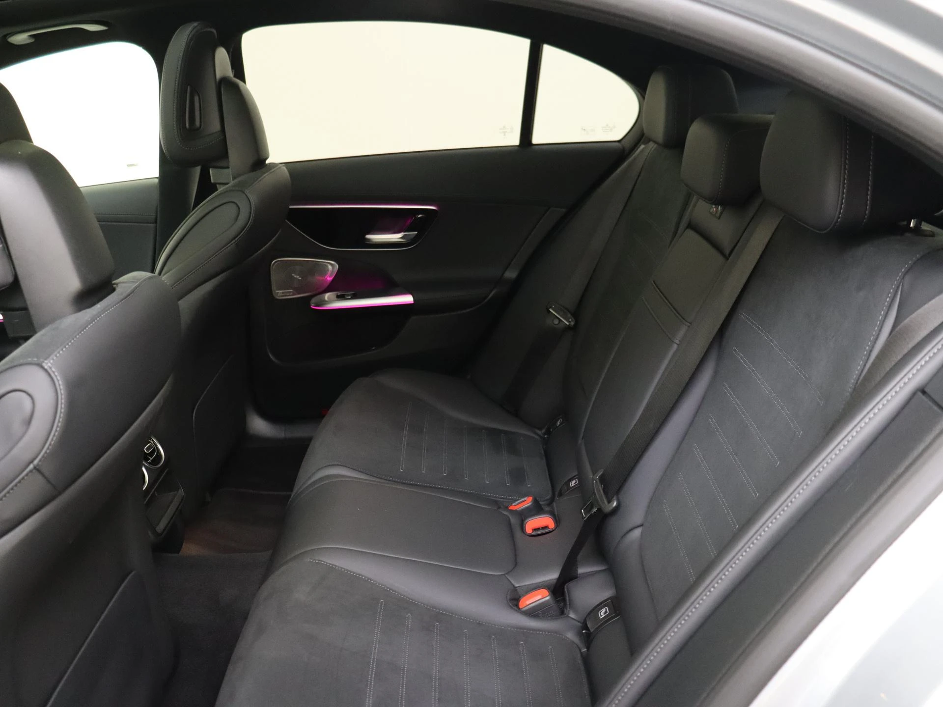 Mercedes-Benz-C-Klasse-image-15