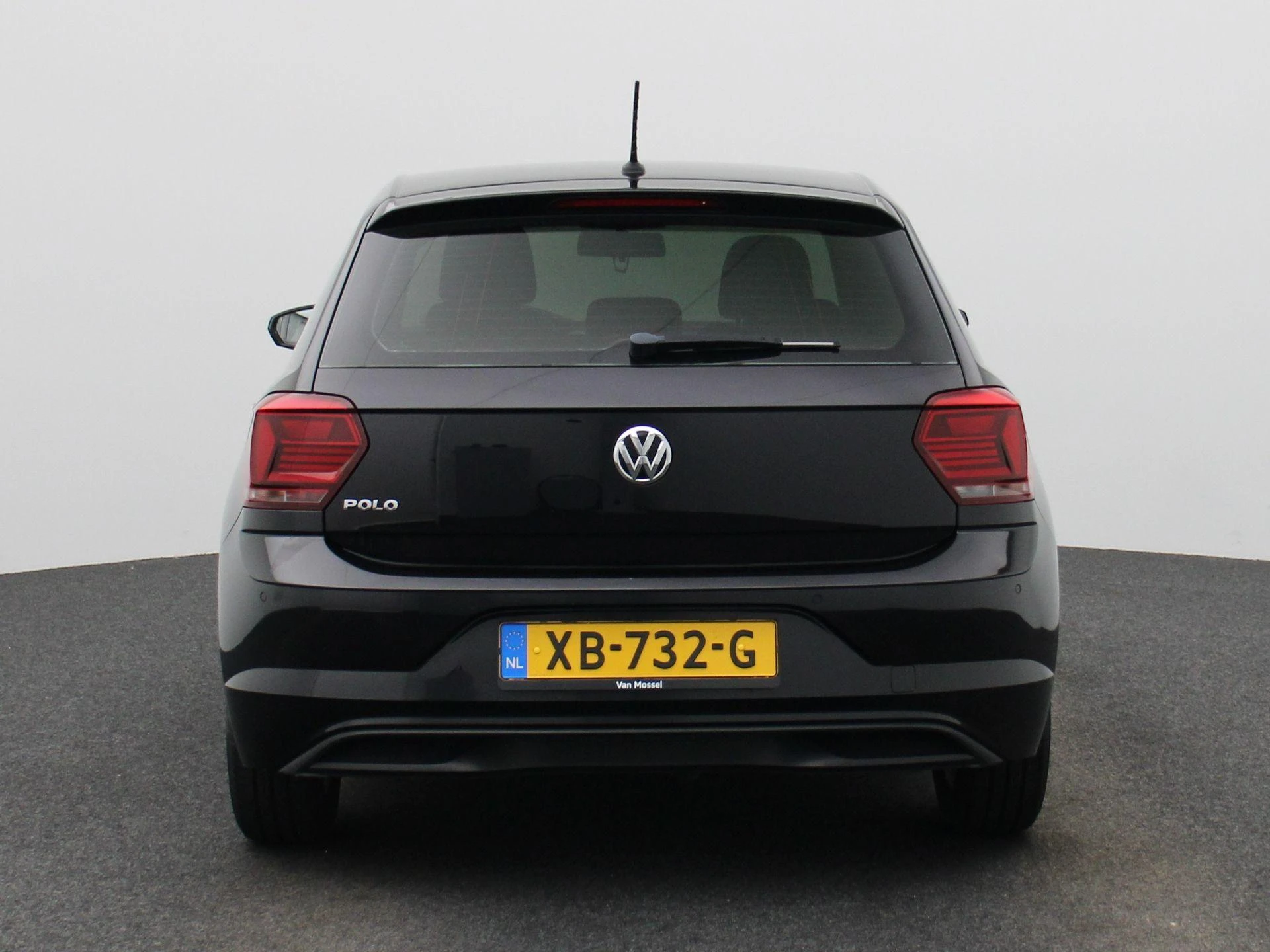 Volkswagen-Polo-image-4