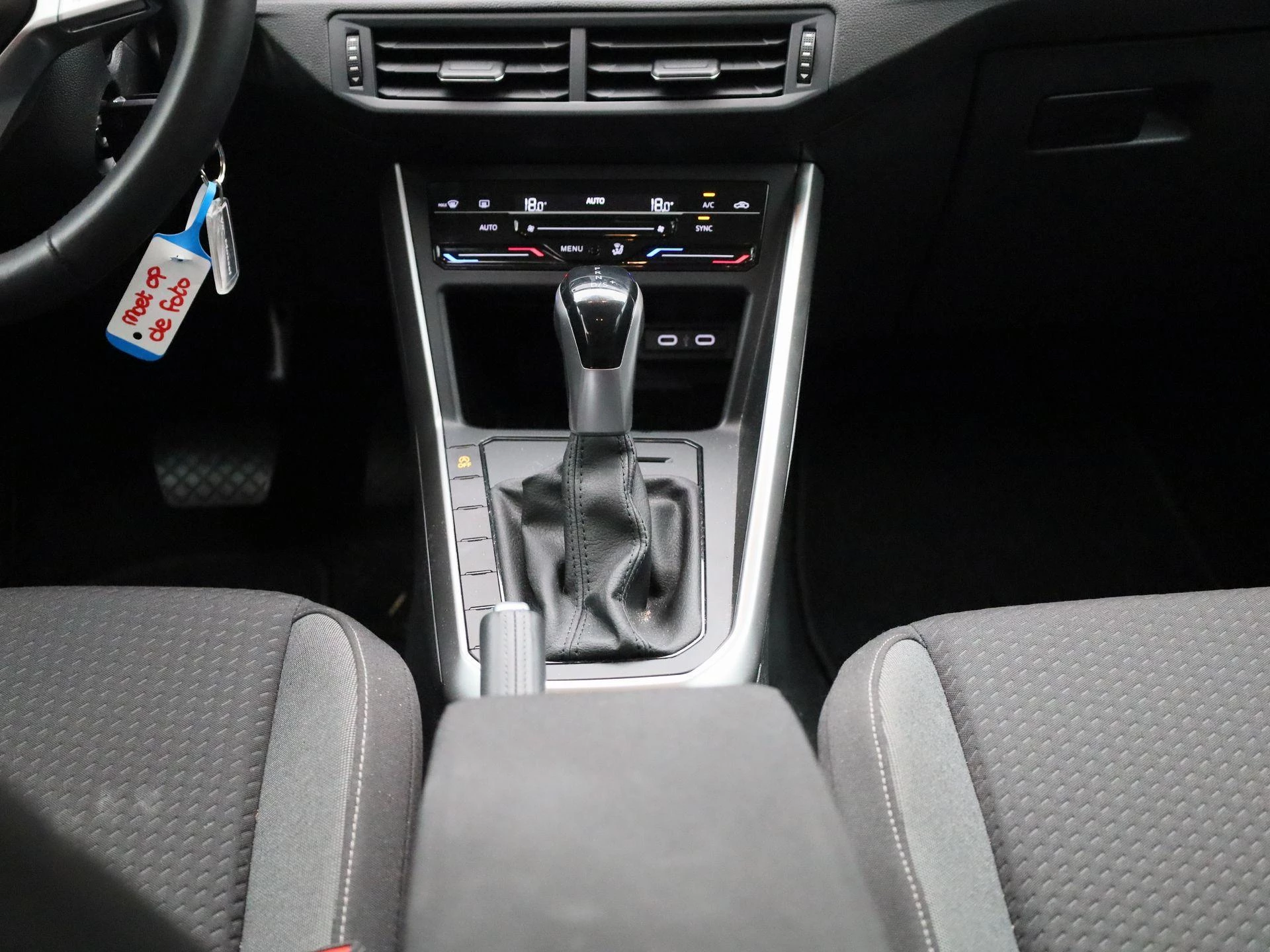 Volkswagen-Polo-image-8