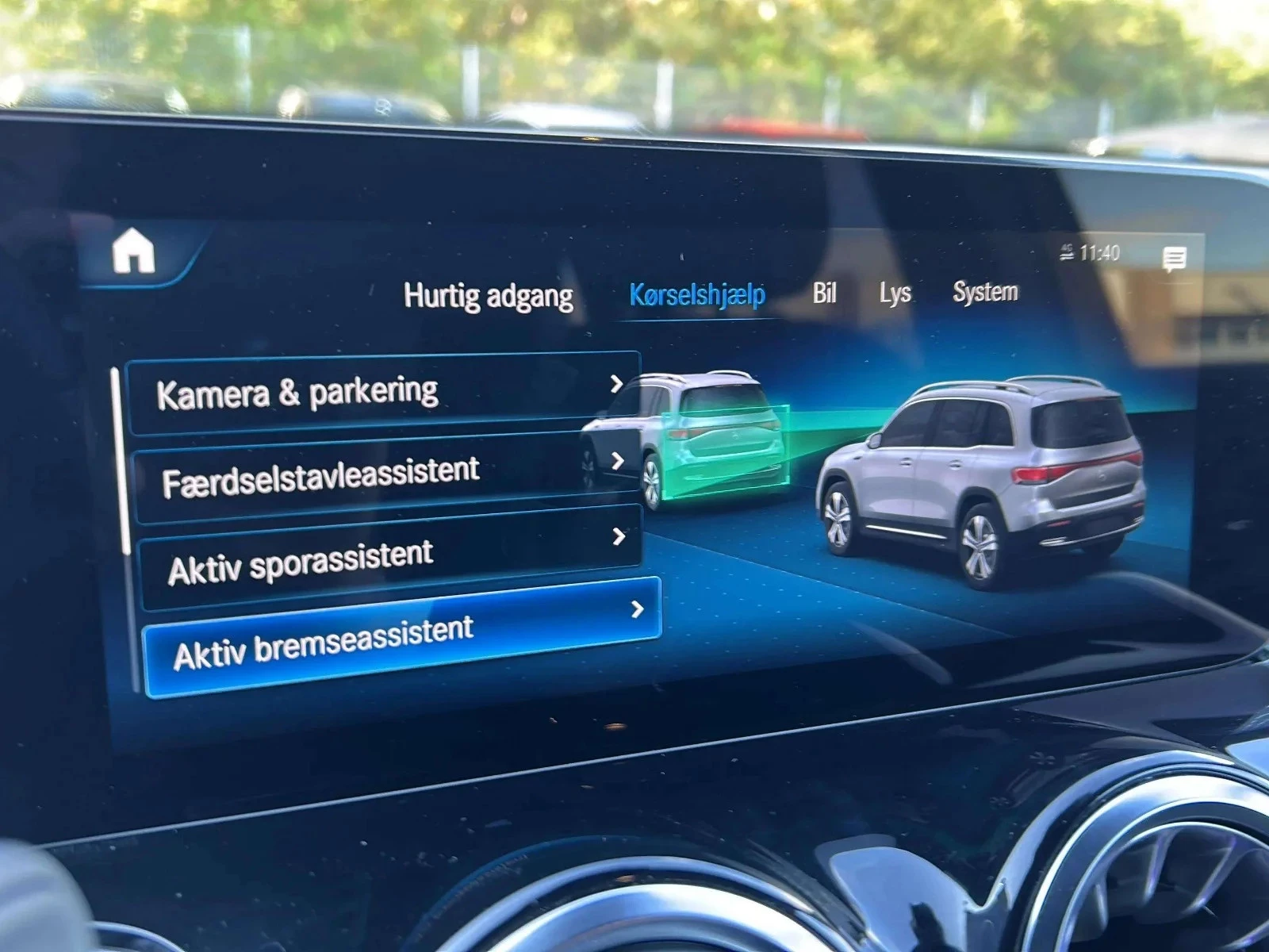 Mercedes-Benz-EQB-image-15