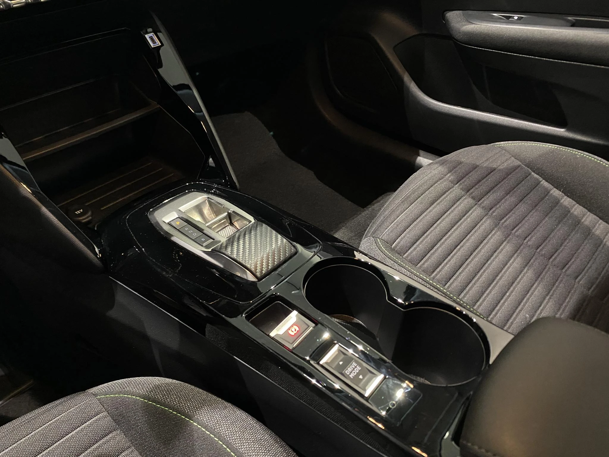 Peugeot-e-208-image-15