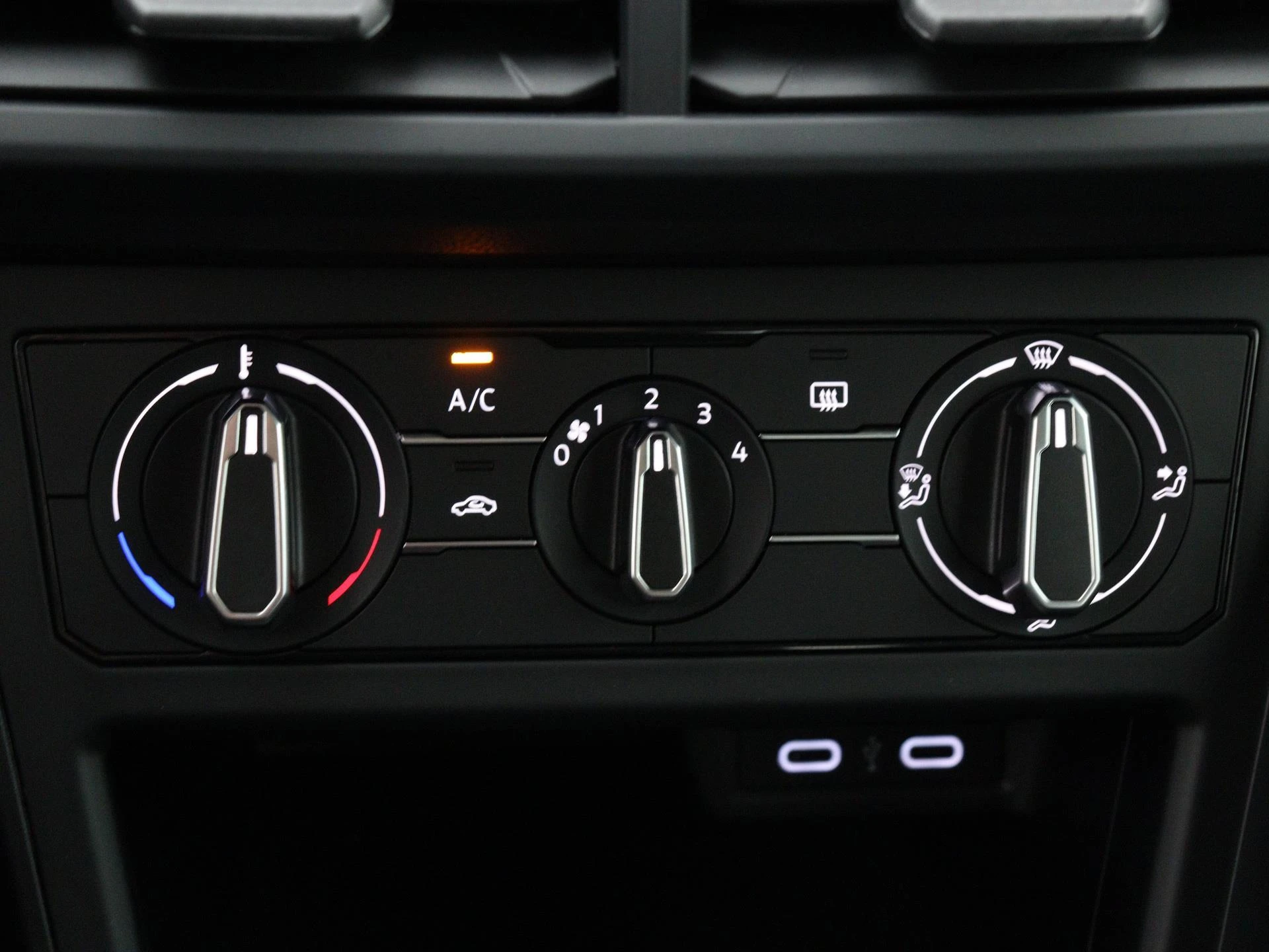 Volkswagen-Polo-image-12