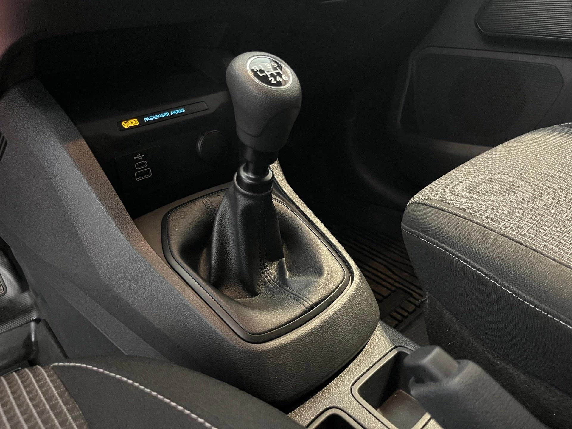 Ford-Transit Courier-image-8