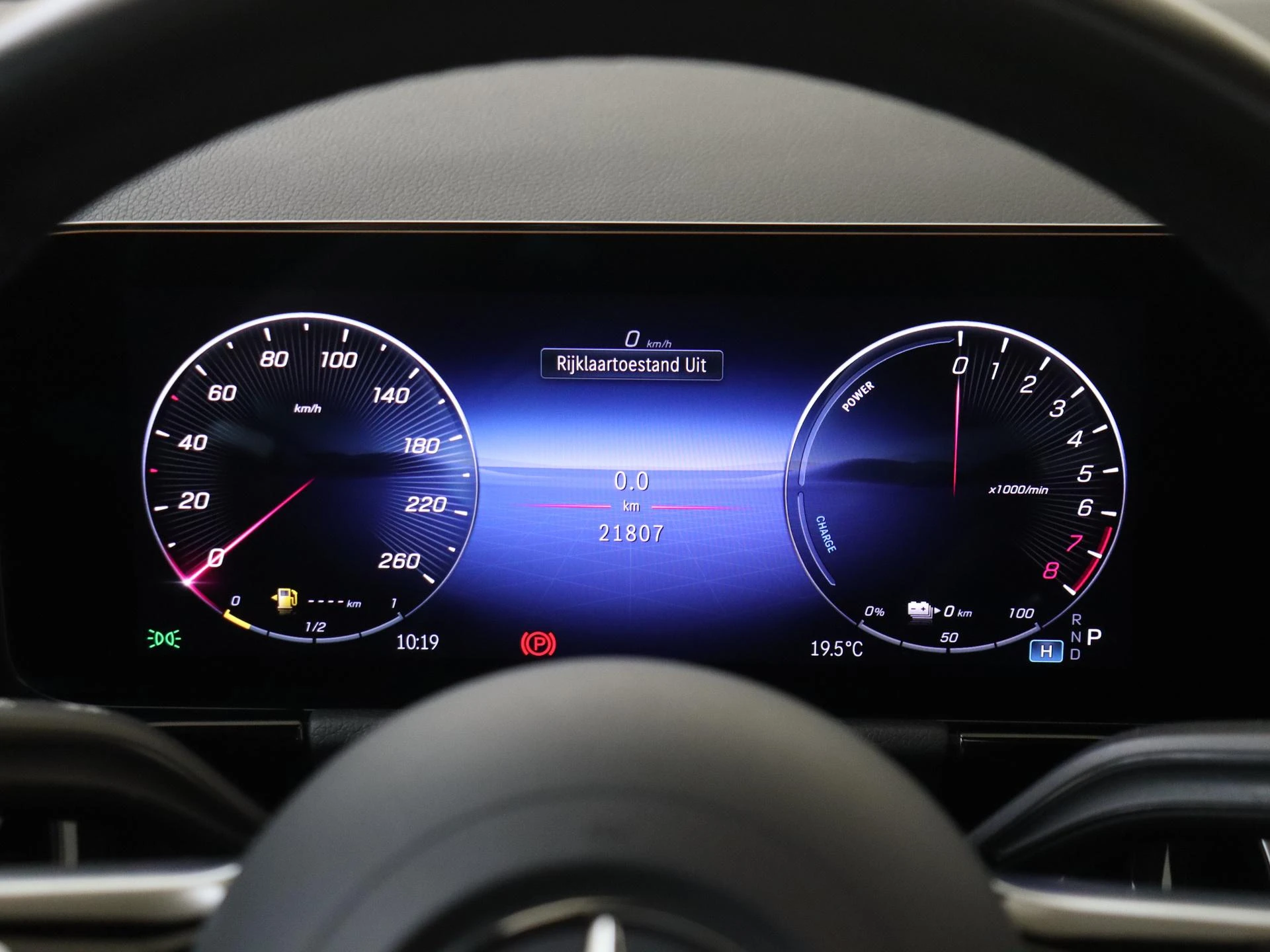 Mercedes-Benz-GLA-image-10