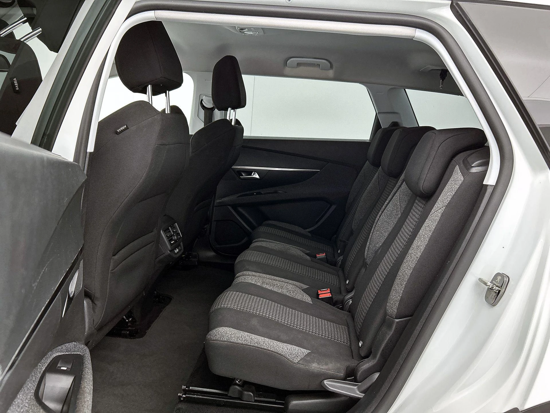 Peugeot-5008-image-10