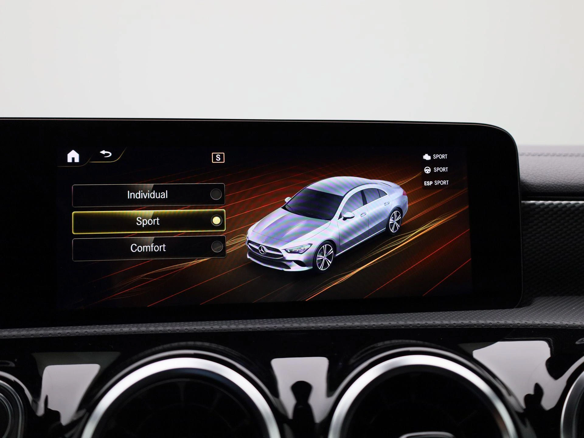 Mercedes-Benz-CLA-image-27