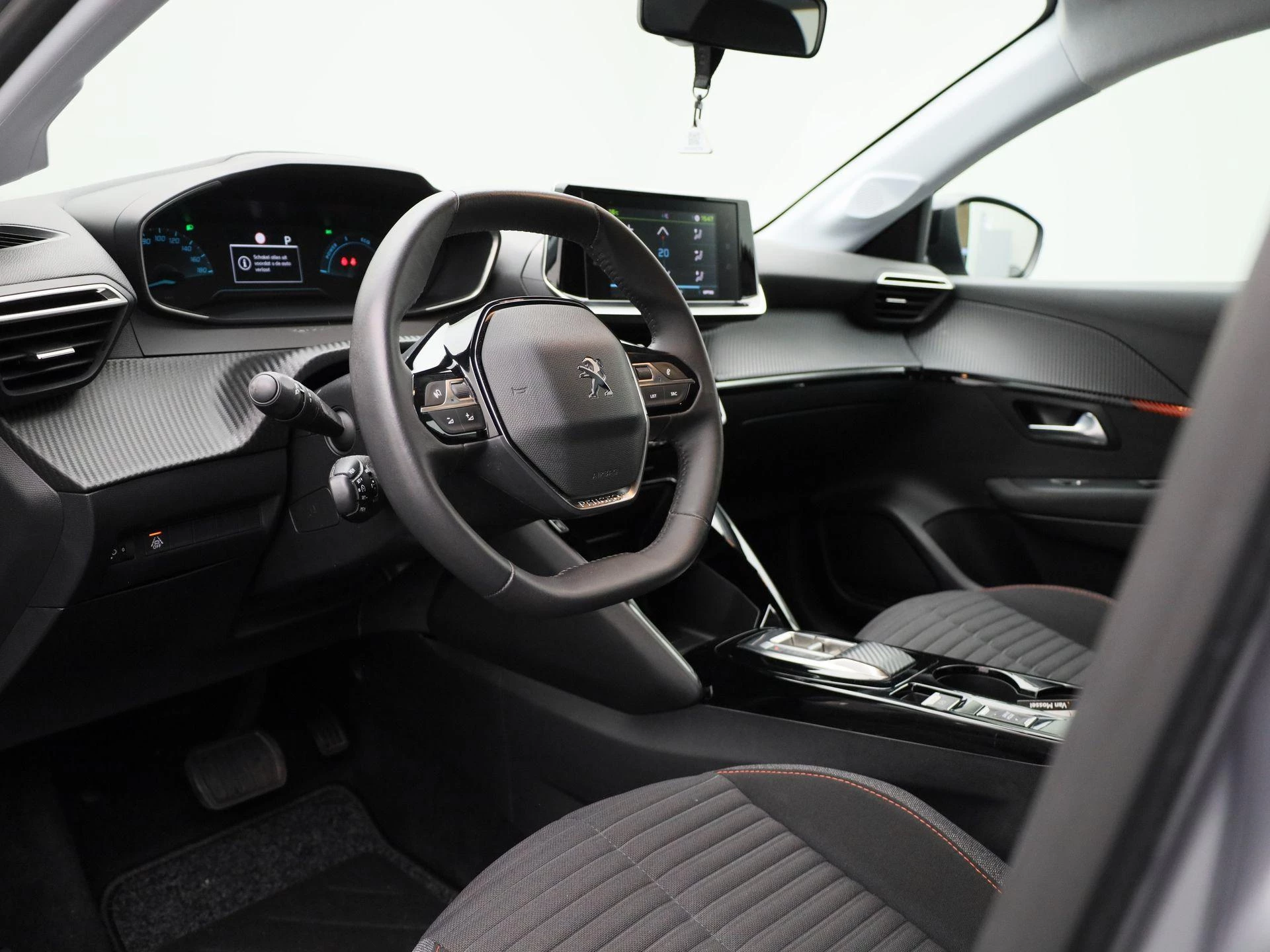 Peugeot-e-208-image-30