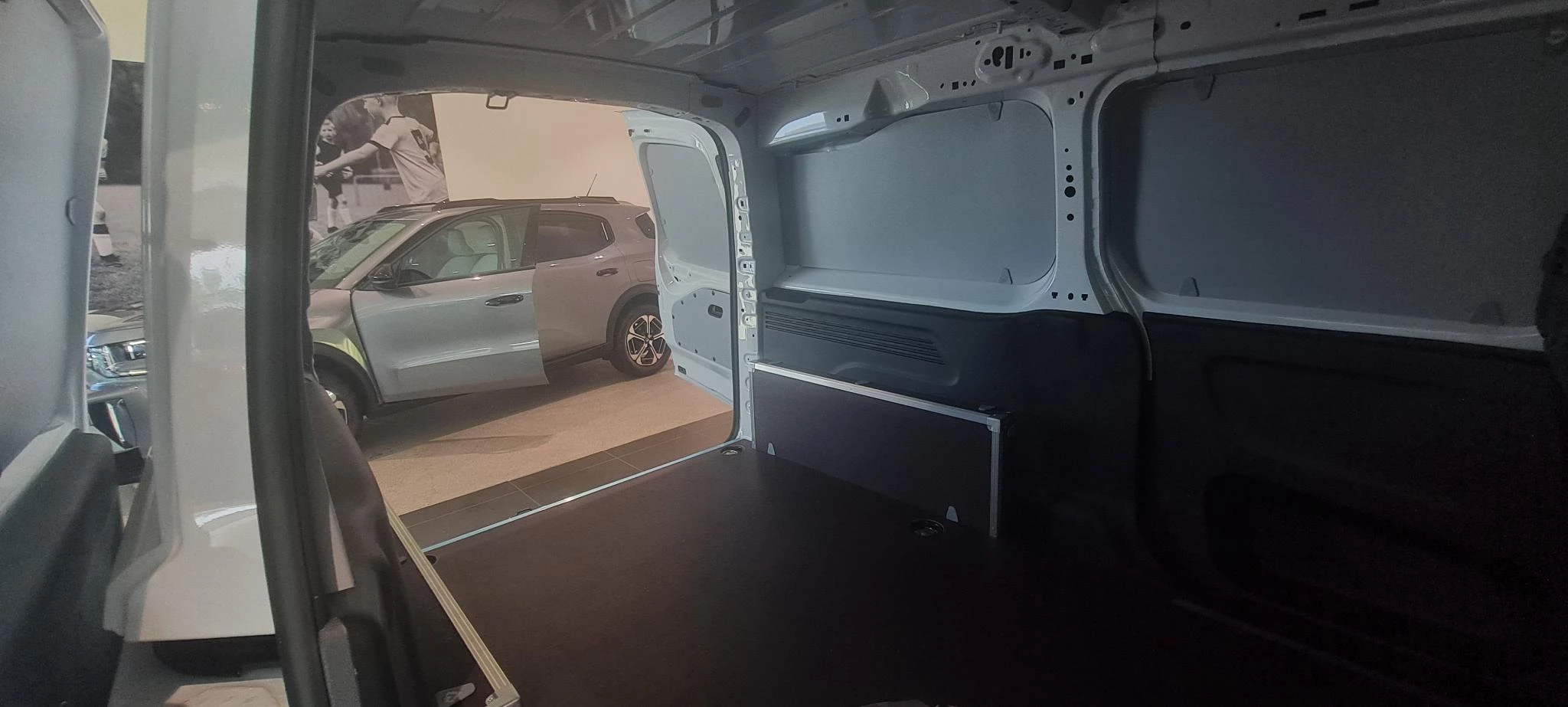 Peugeot-e-Partner-image-16