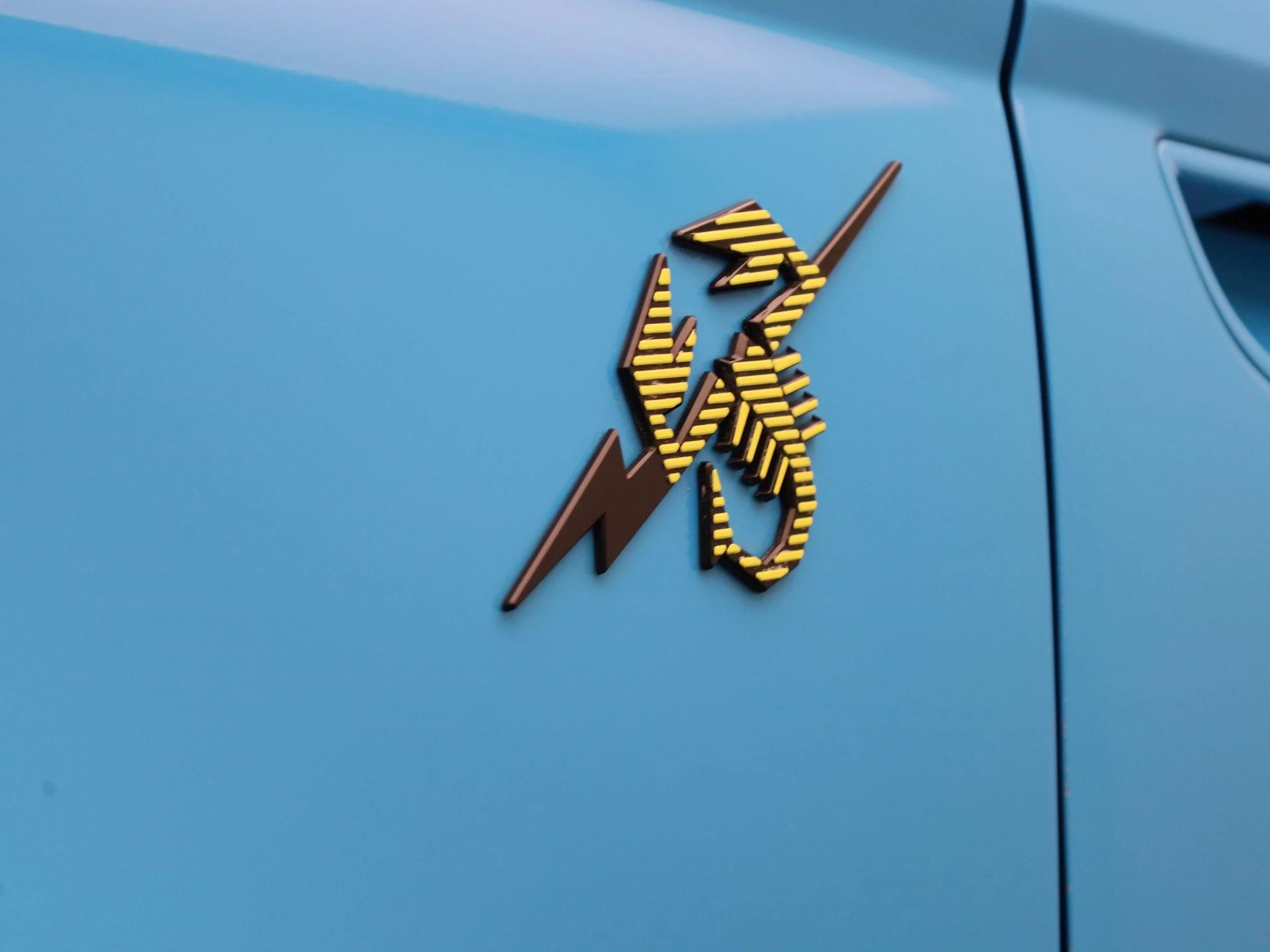 Abarth-500C-image-40