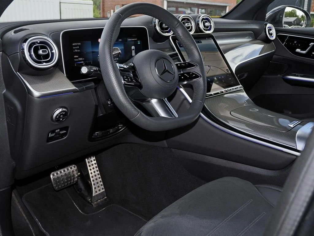 Mercedes-Benz-GLC 300 d-image-9