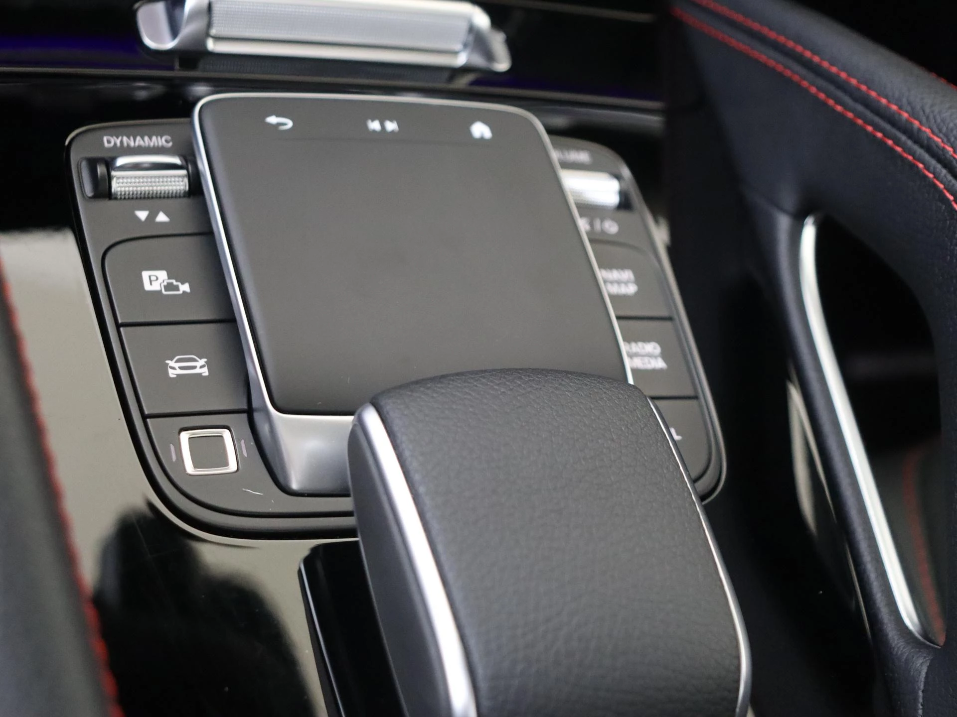Mercedes-Benz-GLE-image-30