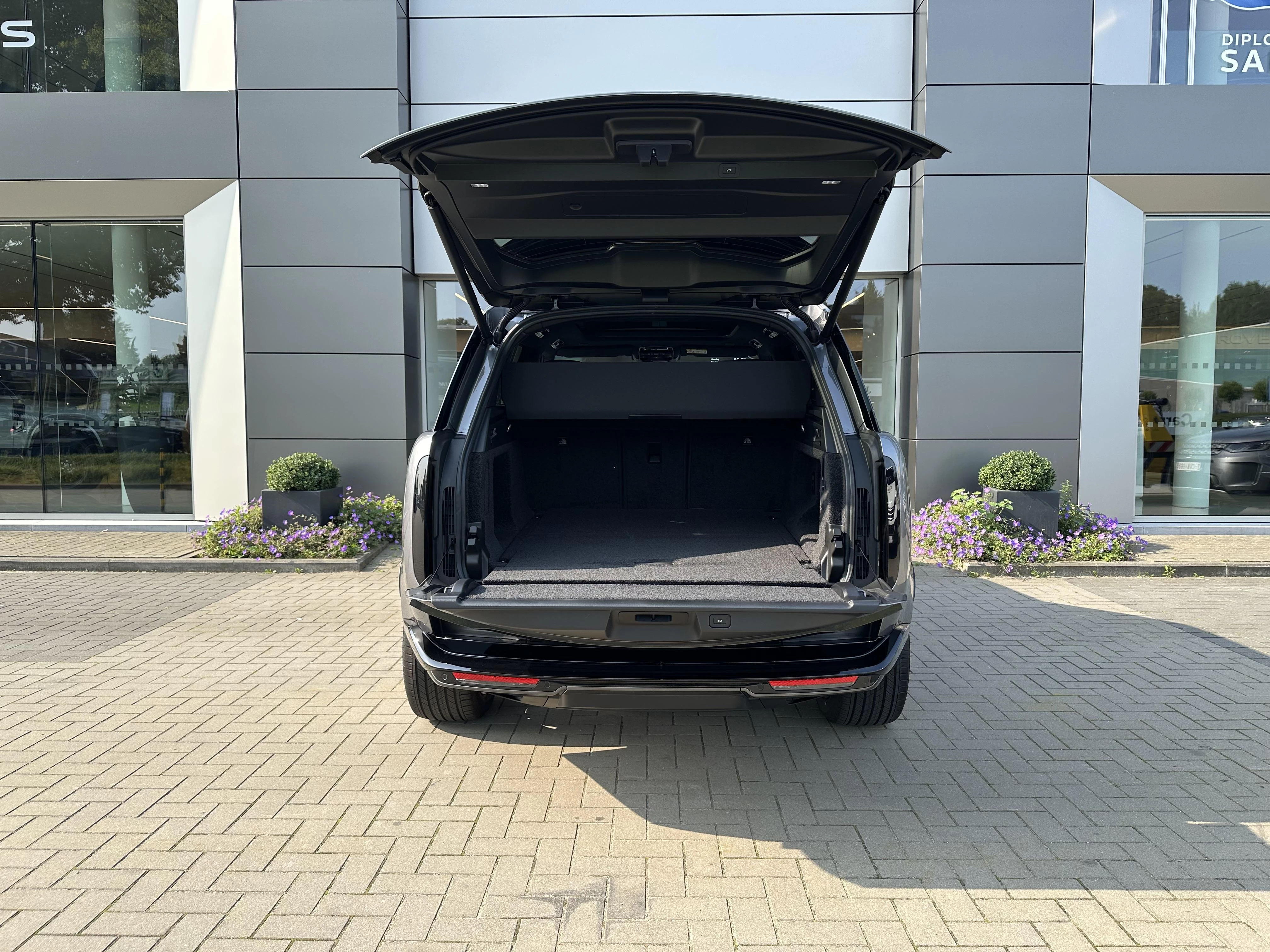 Land Rover-Range Rover-image-6