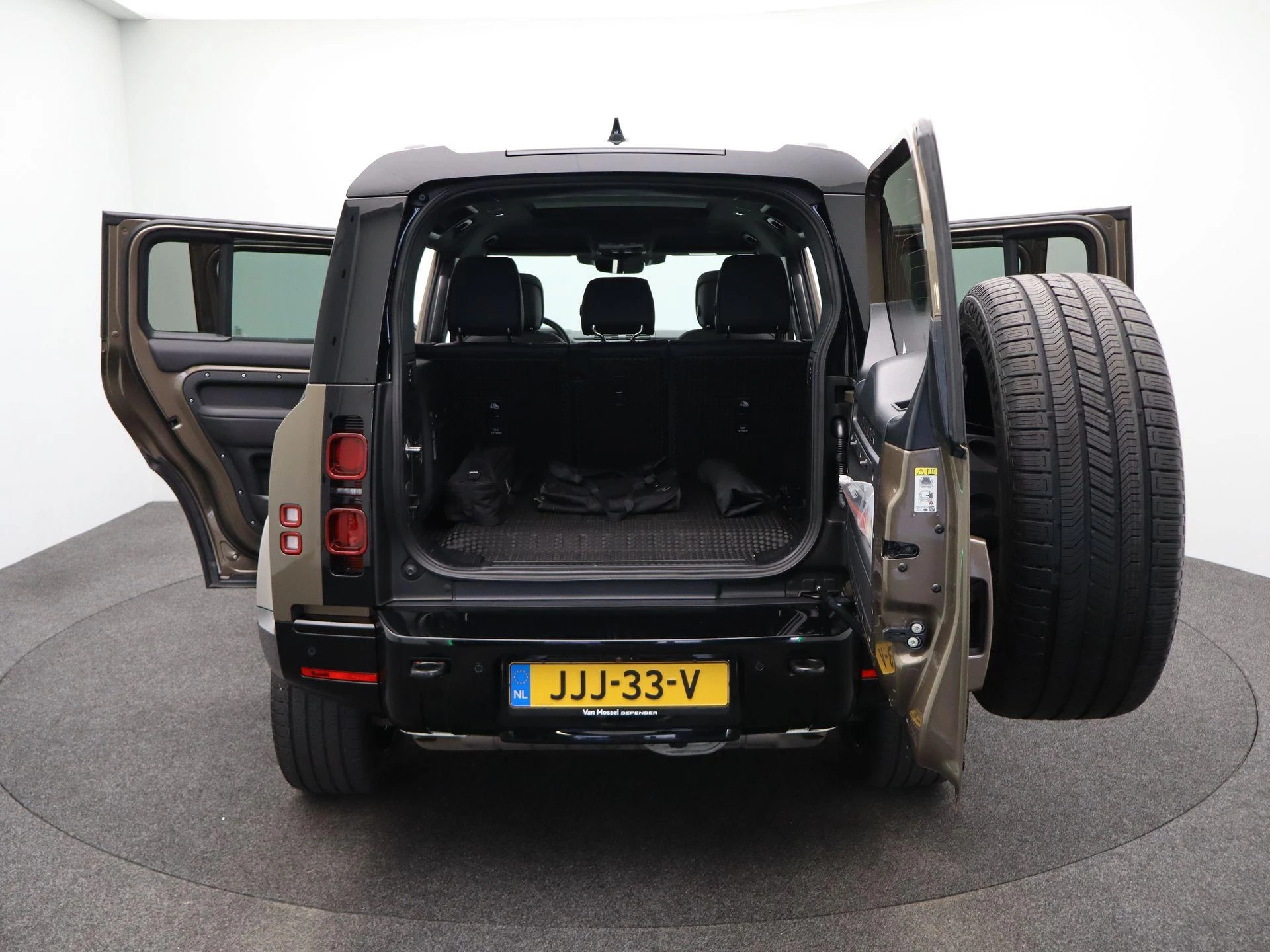Land Rover Defender 110 2.0 P300e 110 X-Dynamic HSE