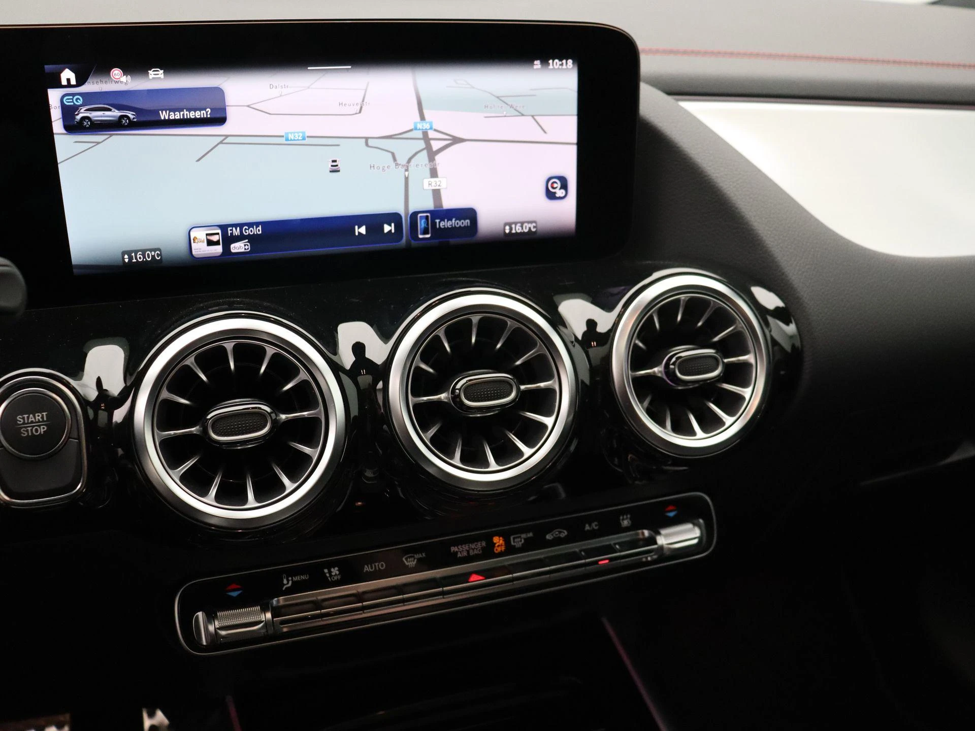 Mercedes-Benz EQA 250+ Star Edition + PANO DAK + BURMESTER + TREKHAAK + HEAD UP +