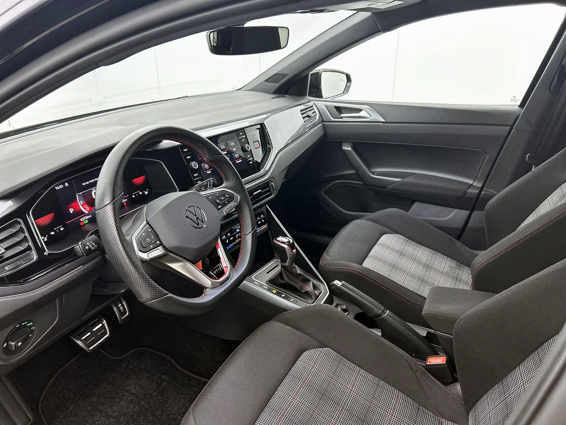 Volkswagen-Polo-image-17