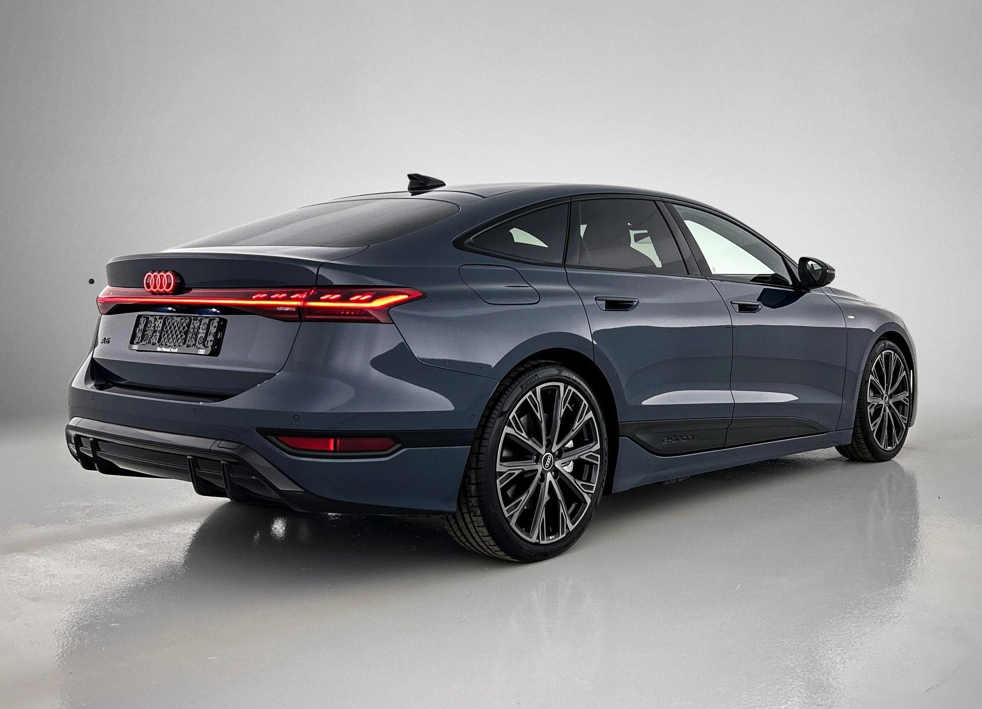 Audi-A6 Sportback e-tron-image-3