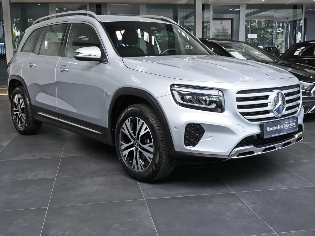 Mercedes-Benz-GLB 200-image-4