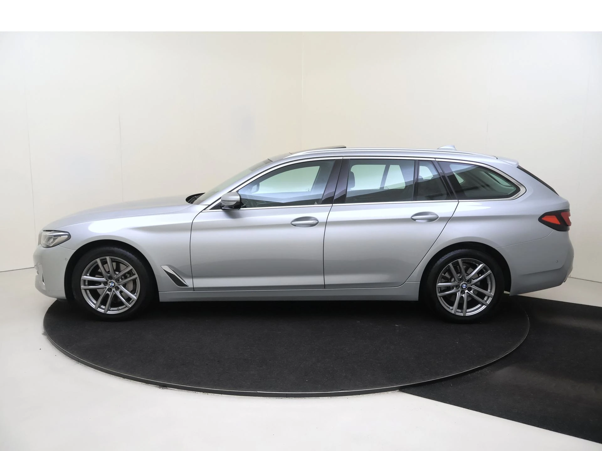 BMW-5 Serie-image-7