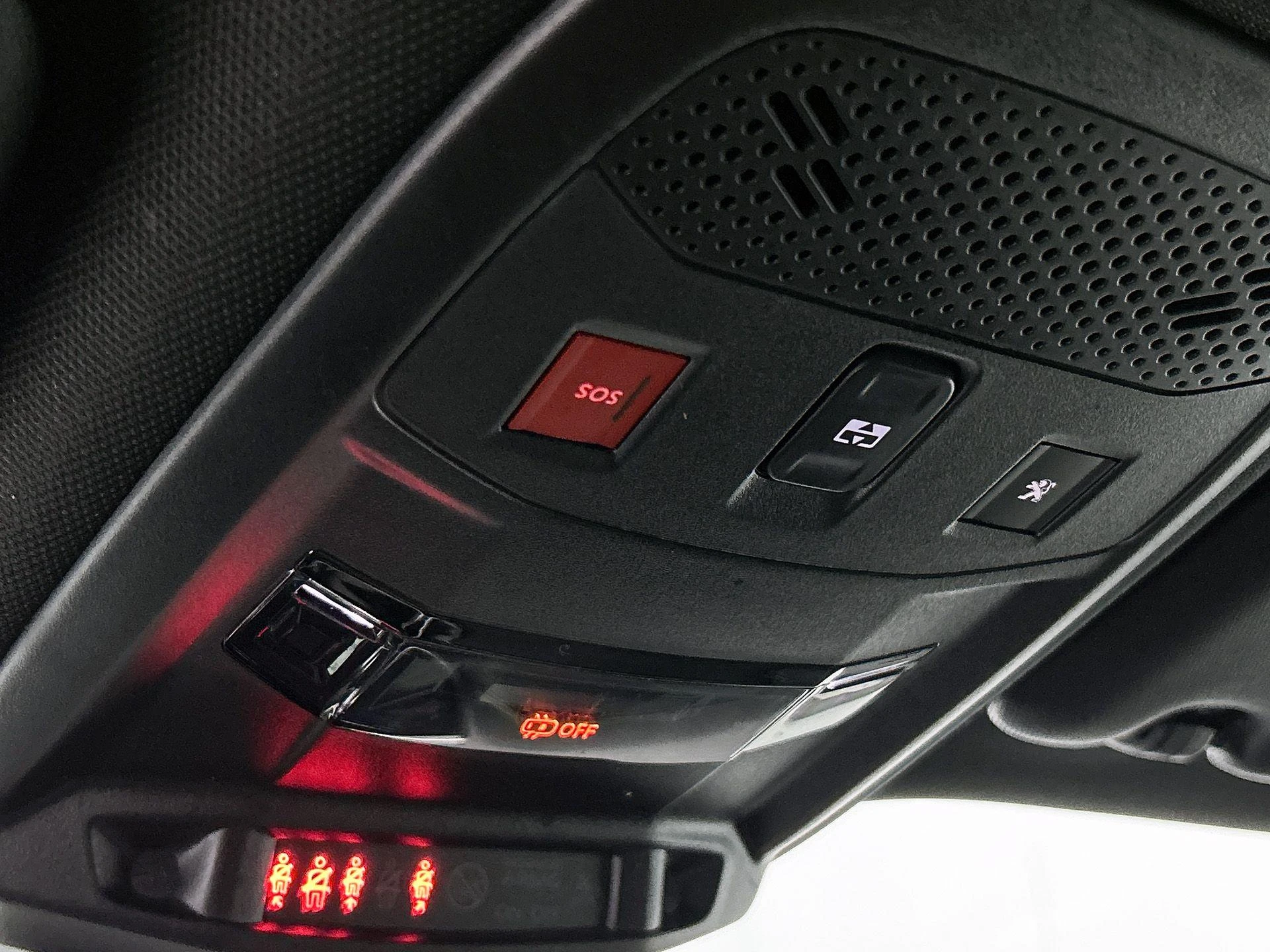 Peugeot-e-2008-image-17