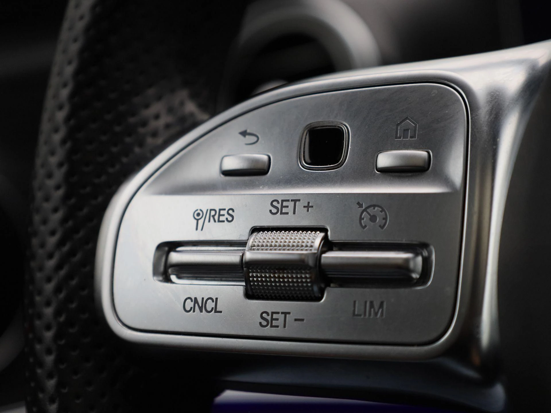 Mercedes-Benz-E-Klasse-image-20