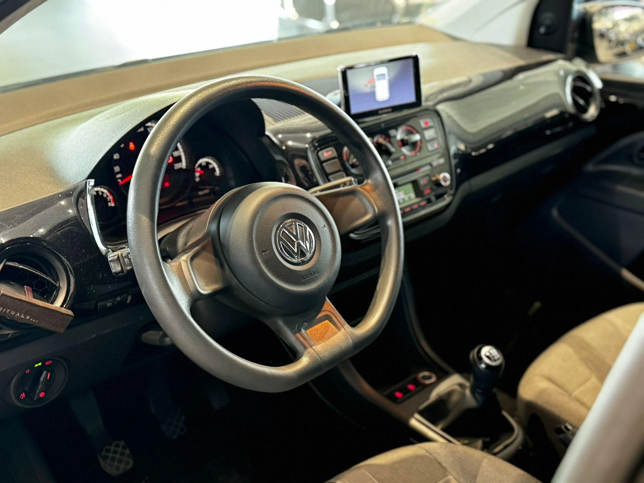 Volkswagen-up!-image-1