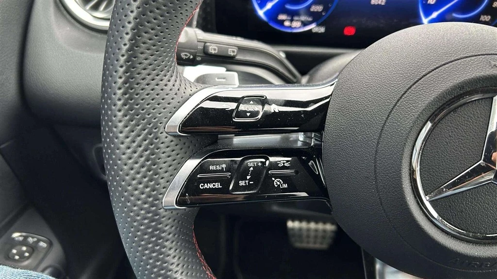 Mercedes-Benz-EQB-image-11