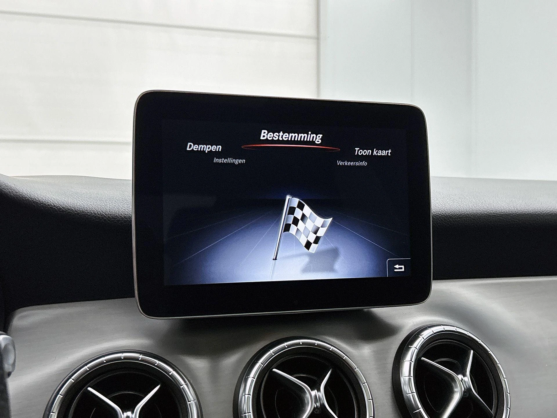 Mercedes-Benz-CLA-image-25