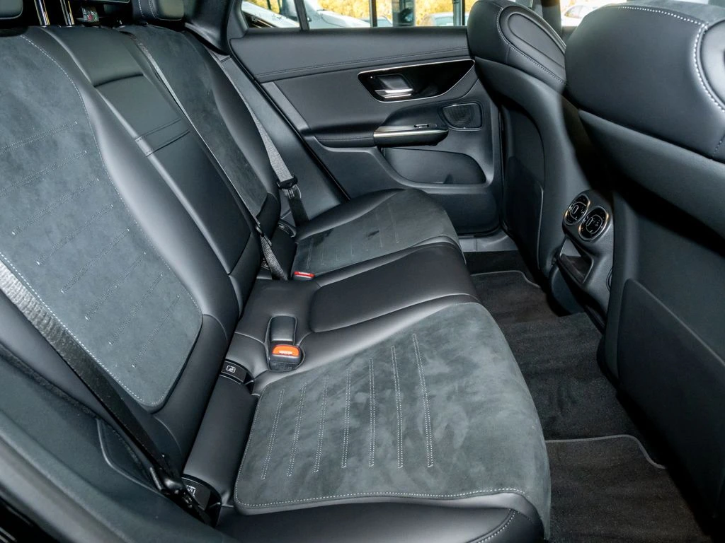 Mercedes-Benz-GLC 200 d-image-11