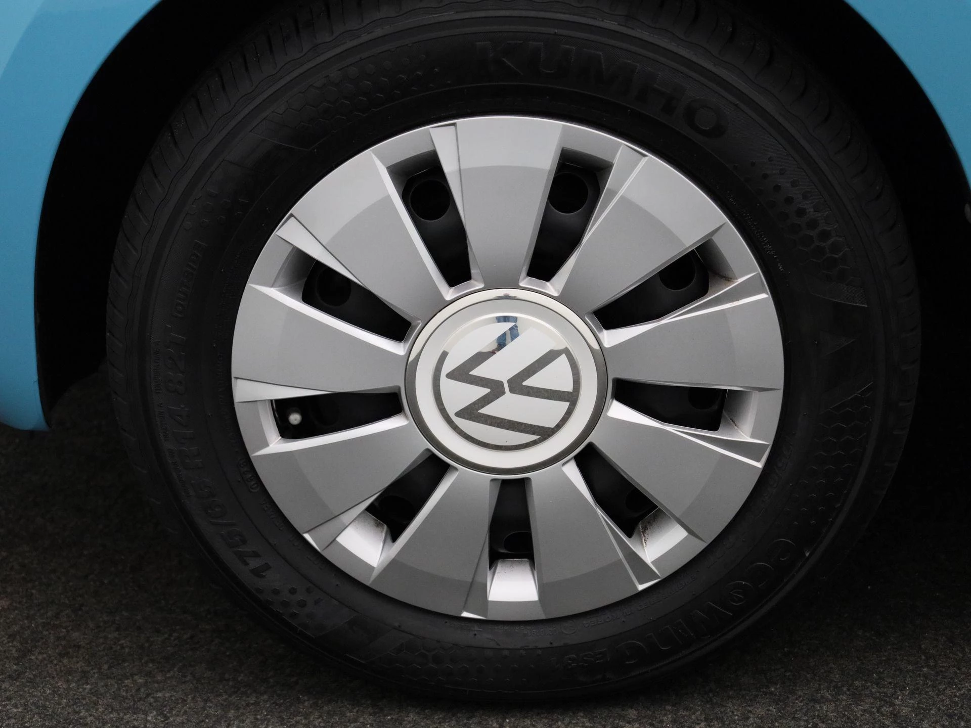 Volkswagen-up!-image-11