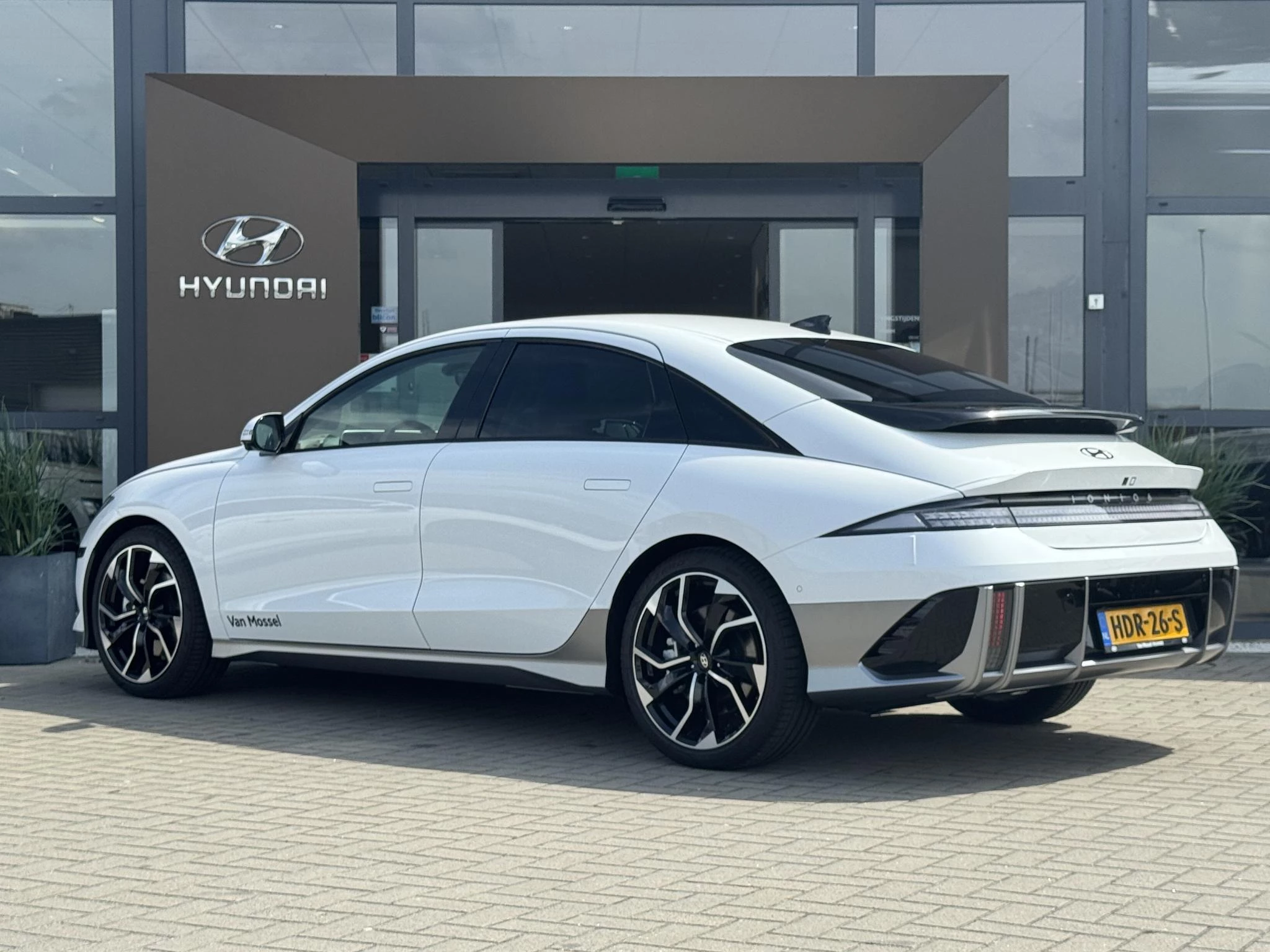Hyundai-IONIQ 6-image-5