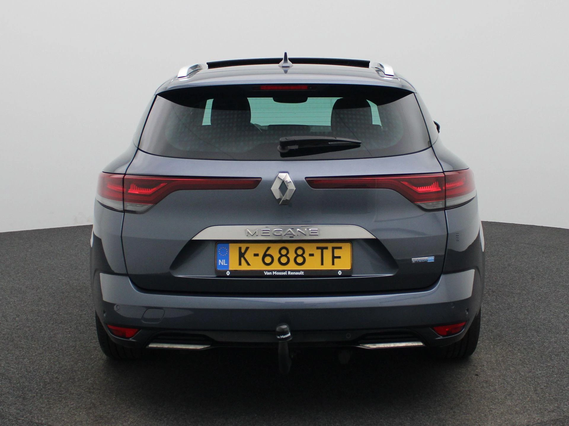 Renault-Megane E-Tech-image-6