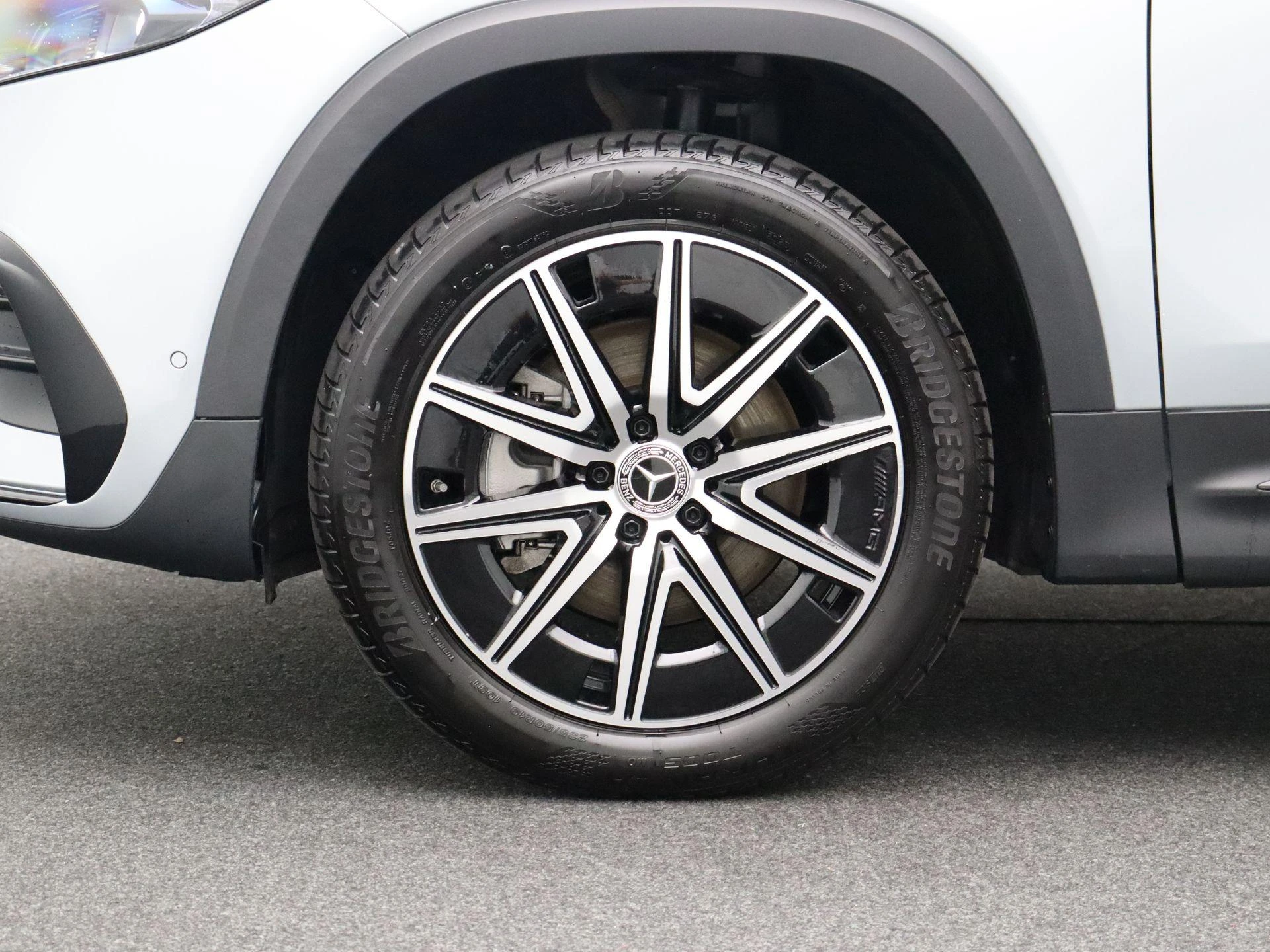 Mercedes-Benz-EQB-image-6