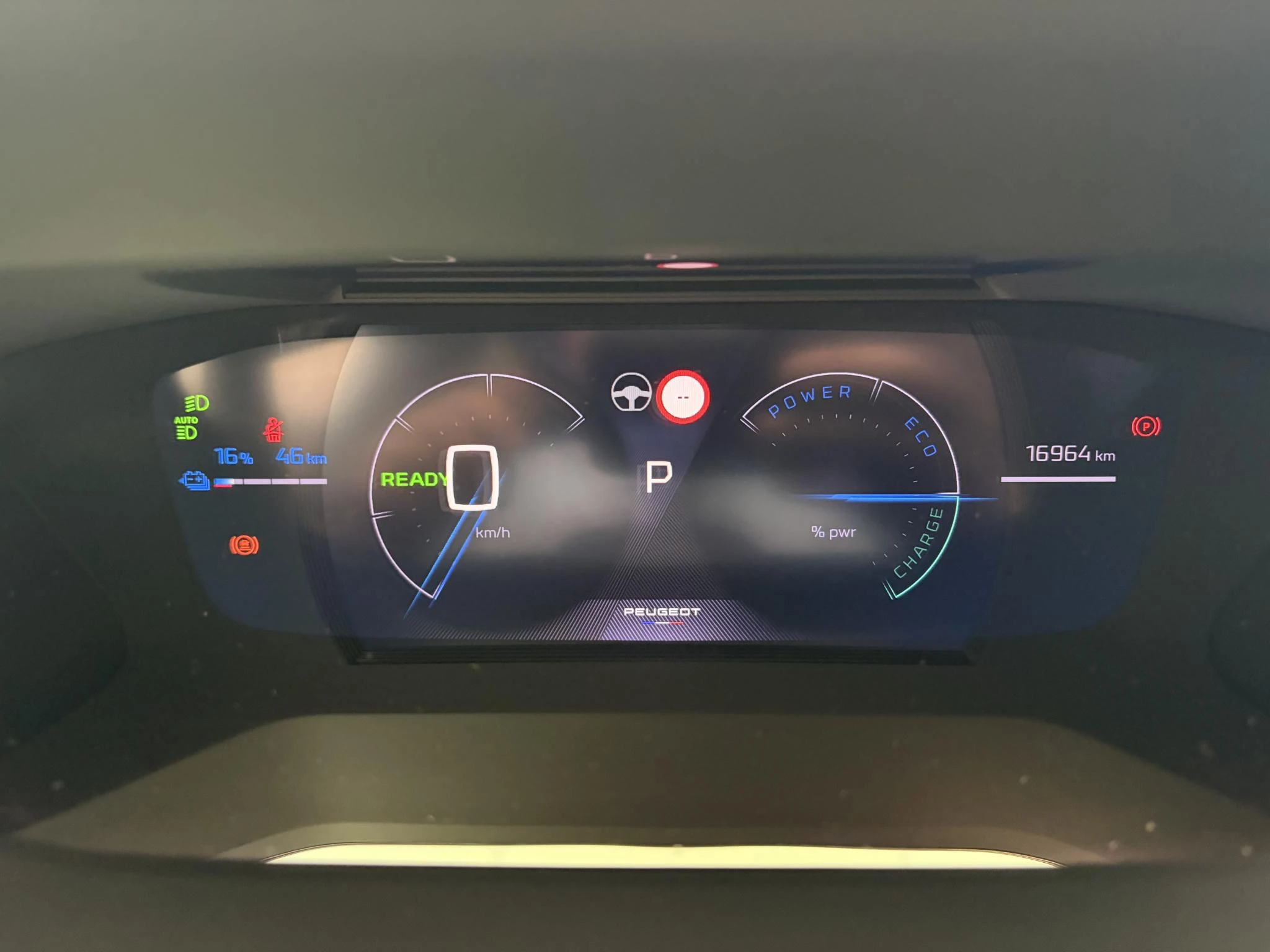 Peugeot-e-2008-image-14