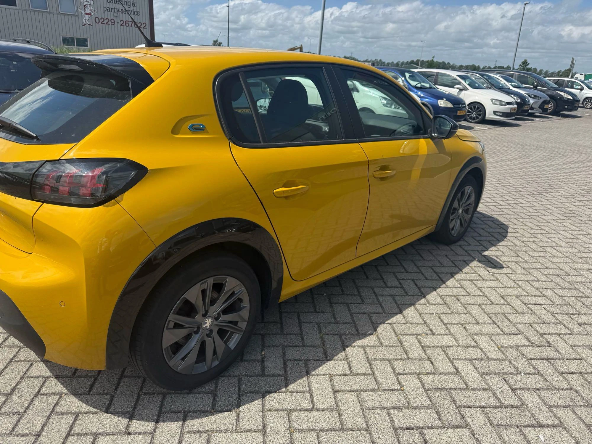Peugeot-e-208-image-7