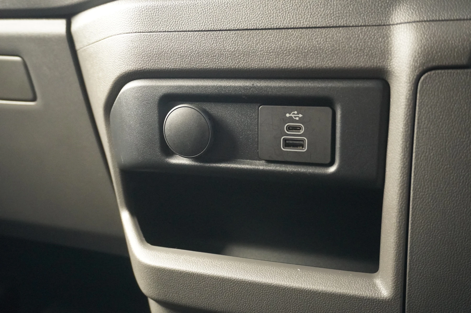 Volkswagen-Transporter-image-32