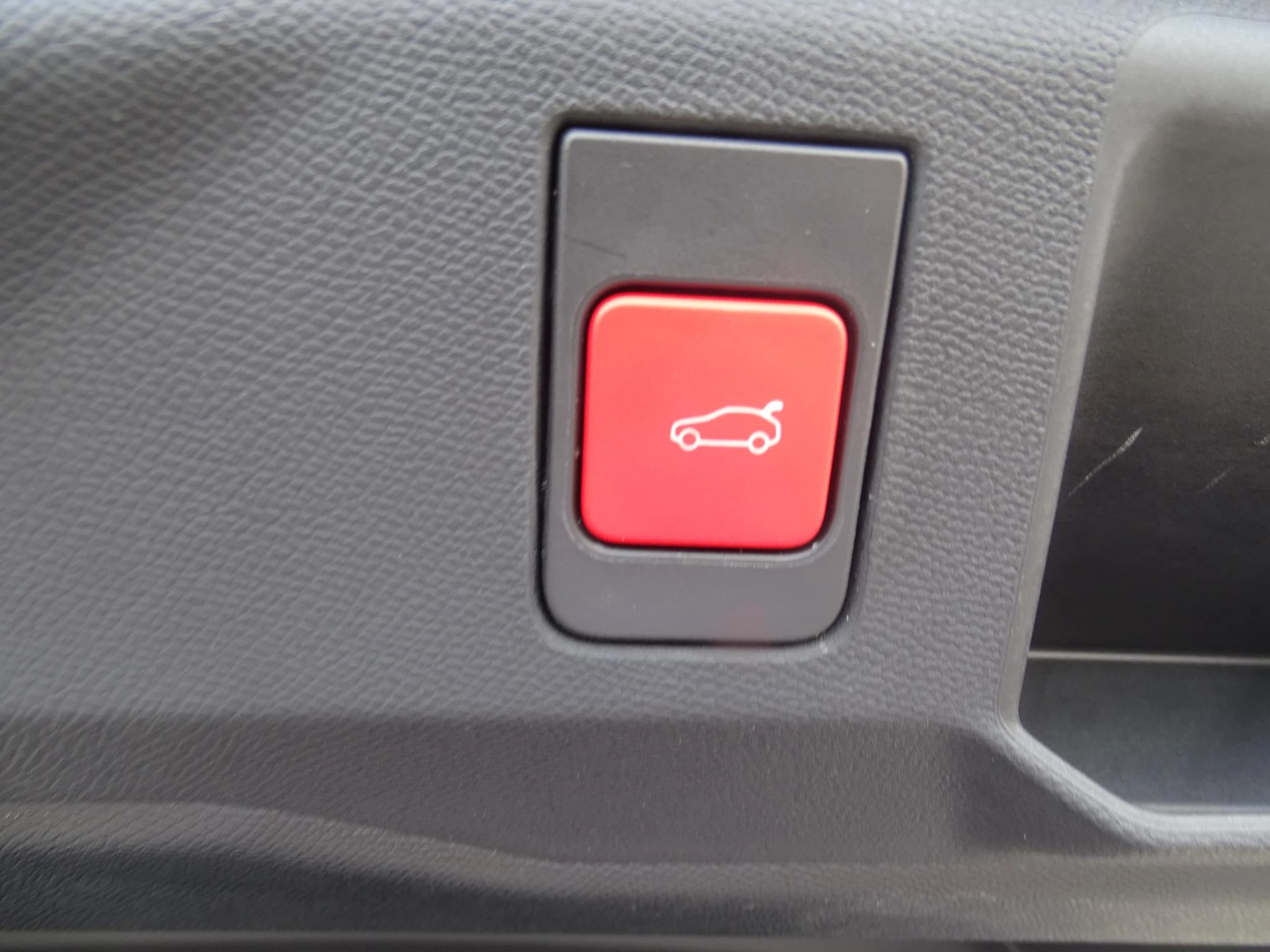 Peugeot-e-5008-image-34