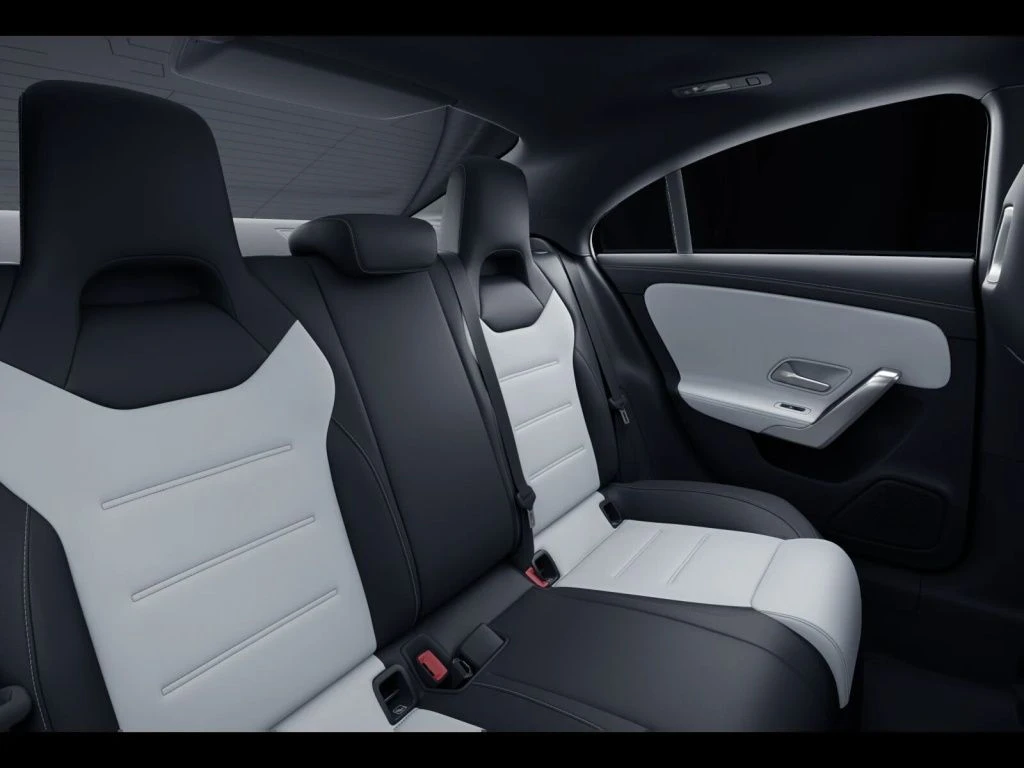 Mercedes-Benz-CLA 220-image-11