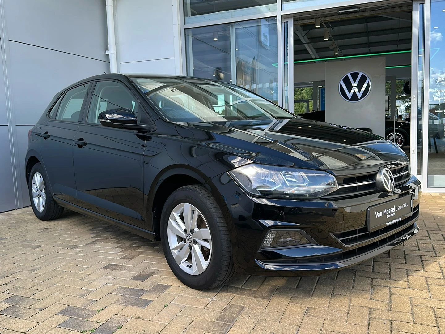Volkswagen-Polo-image-17
