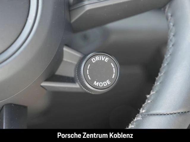 Porsche Macan 4 -