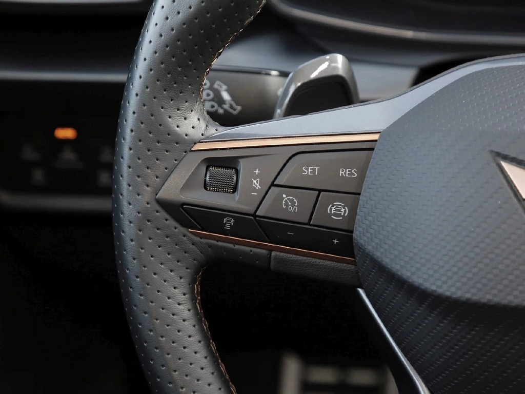 CUPRA Leon Sportstourer 2.0 TSI DSG VZ 19'ACC Full Link DAB LED