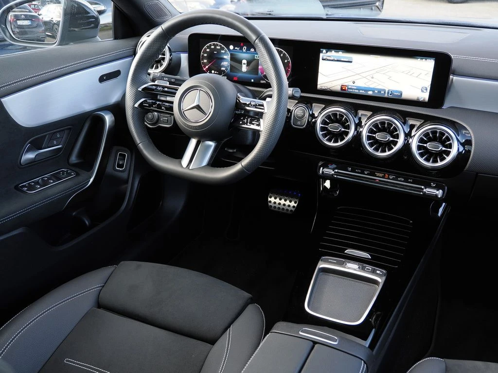 Mercedes-Benz-CLA 200-image-9