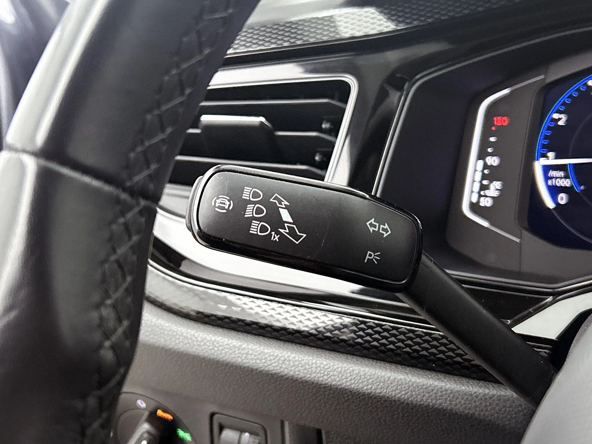 Volkswagen-Polo-image-11